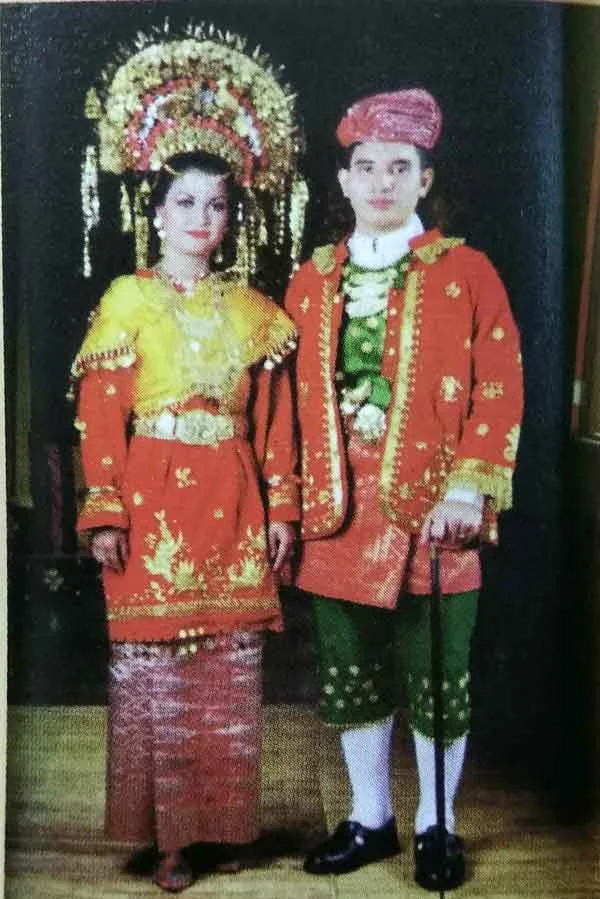 pakaian adat suku minangkabau sumatera barat